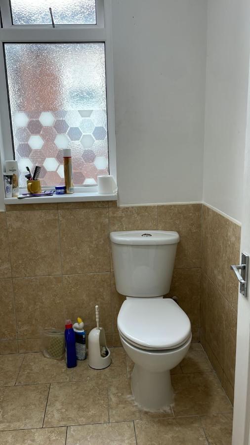 305 High Town Road Hostel Лутън Екстериор снимка